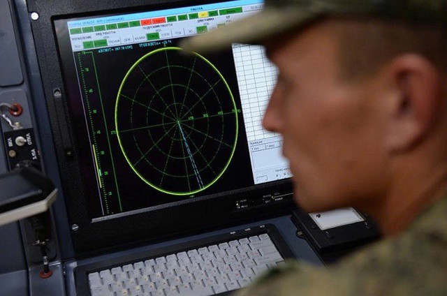 Hệ thống tác chiến điện tử Tobol có thể gây nhiễu các loại vũ khí chính xác của NATO. (Nguồn: RIA Novosti)