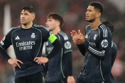 Real họp khẩn sau vòng bảng Cúp C1, thừa nhận thất bại của "Galacticos mới"