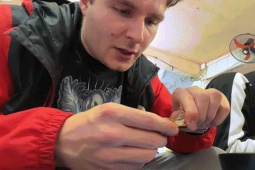 Khách Tây chi 300.000 đồng thử món chim ở vỉa hè Hà Nội, liên tục khen ngon