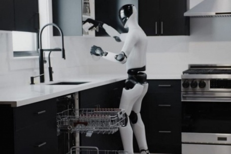 Robot hình người tự mang bát đĩa đi rửa