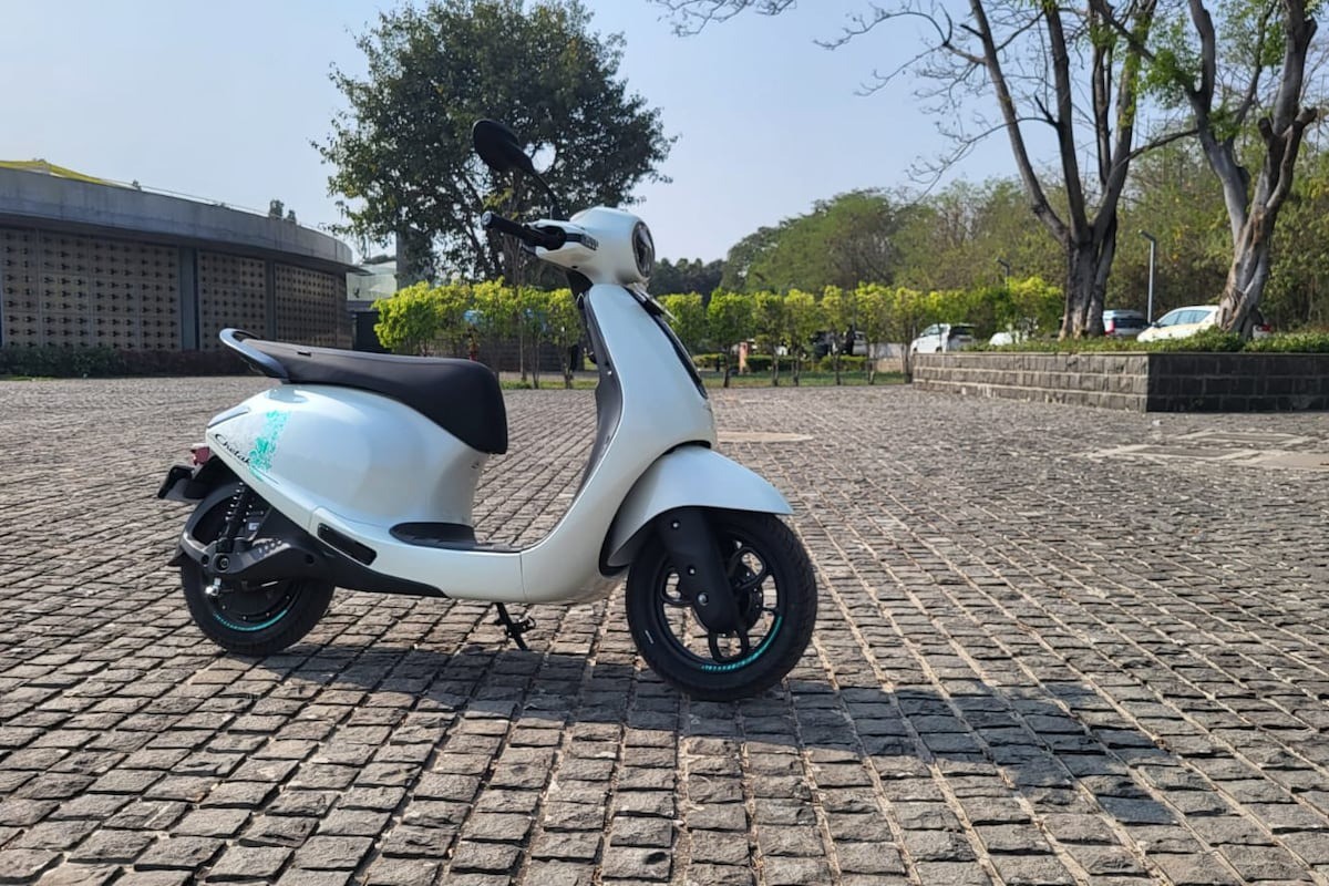Bajaj Chetak C25: Xe máy điện mới giá rẻ ngang Wave Alpha, phạm vi 113 km - 2
