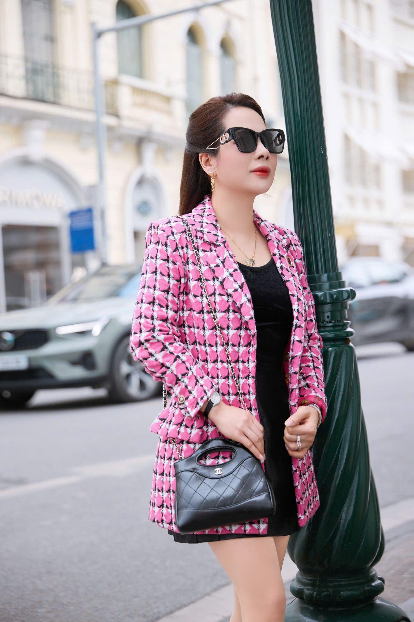 Nữ doanh nhân bốn con vẫn giữ gu thời trang thanh lịch, tinh tế - 7