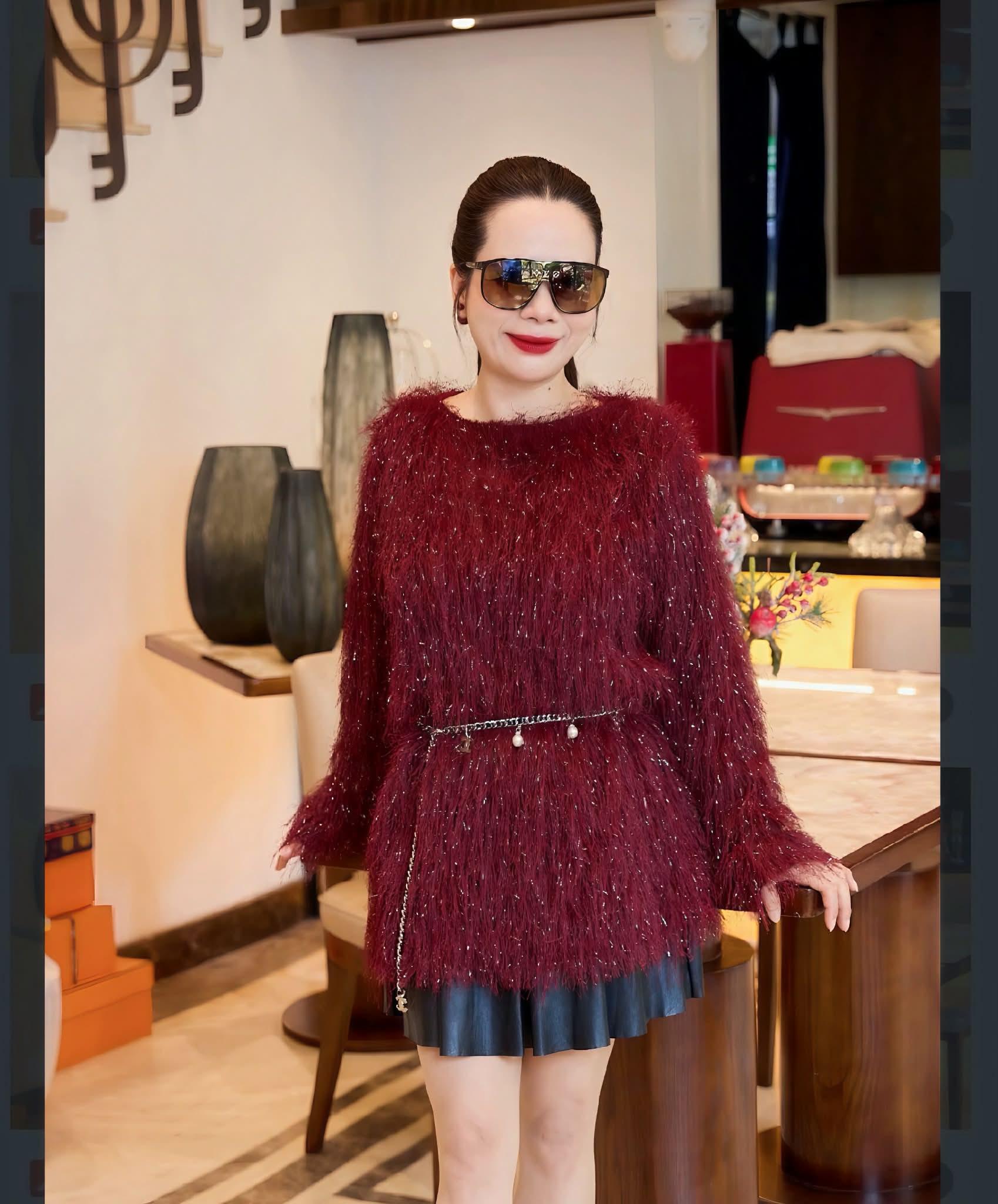 Nữ doanh nhân bốn con vẫn giữ gu thời trang thanh lịch, tinh tế - 2