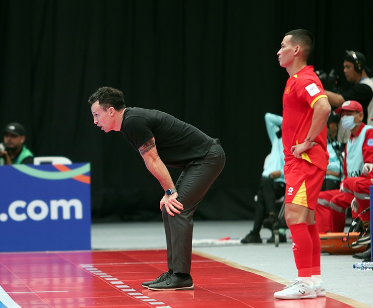 HLV Giustozzi tỏ ra tiếc nuối khi đội nhà nhận thất bại 0-1 trước Thái Lan.