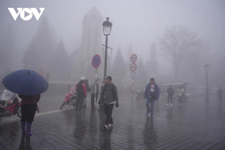 &nbsp;Hiện nay (1/2), không khí lạnh đã ảnh hưởng đến hầu hết khu vực Bắc Trung Bộ và một số nơi ở Tây Bắc Bộ, khiến nhiệt độ giảm phổ biến từ 2 - 4 độ C so với những ngày trước.