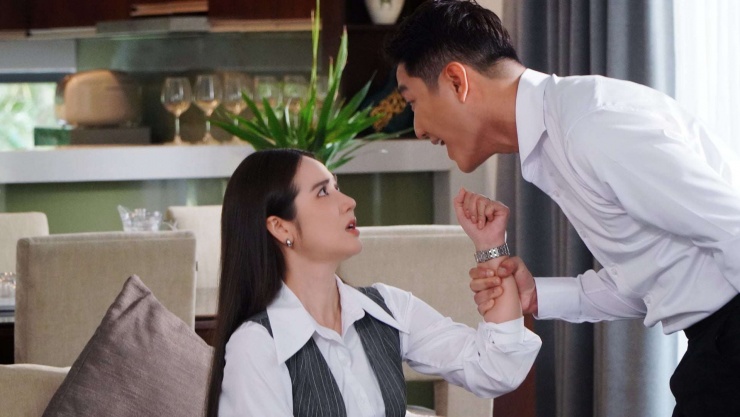 Cảnh của Phan Minh Huyền và Chí Nhân trong "Cách em 1 milimet". Ảnh: VTV