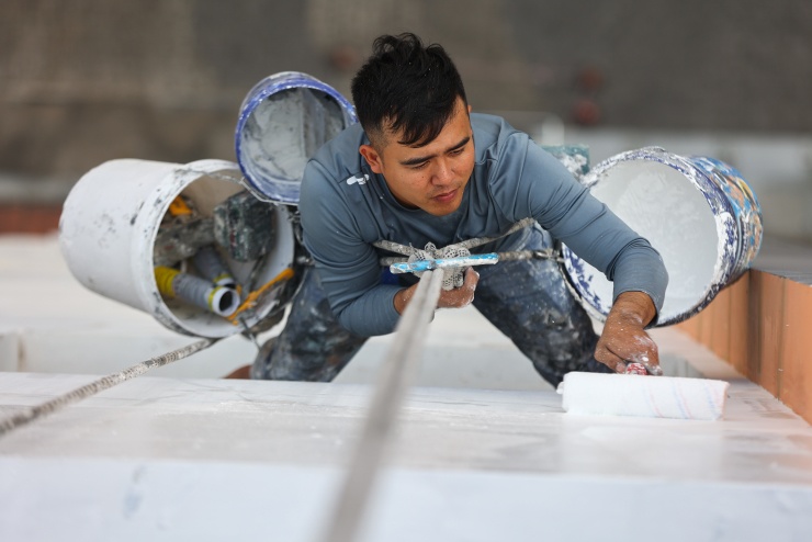 'Người nhện' đu dây trên cao ốc kiếm 800.000 đồng mỗi ngày dịp Tết - 8