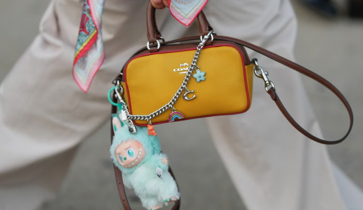 Từ Labubu đến khăn lụa, những xu hướng này sẽ cùng bạn đi trọn vẹn năm 2026 - 2