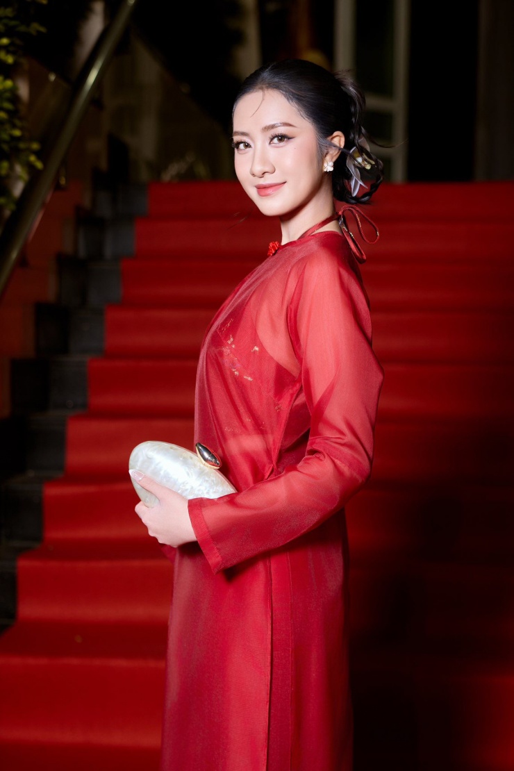 Sau nửa năm đội vương miện, Hà Trúc Linh có lịch trình hoạt động dày đặc. Cô thường xuyên xuất hiện tại các sự kiện văn hóa, giải trí, tham gia hoạt động cộng đồng. Mỗi lần xuất hiện, nàng hậu đều cho thấy sự chỉn chu trong hình ảnh, từ trang phục, phong thái đến cách ứng xử.