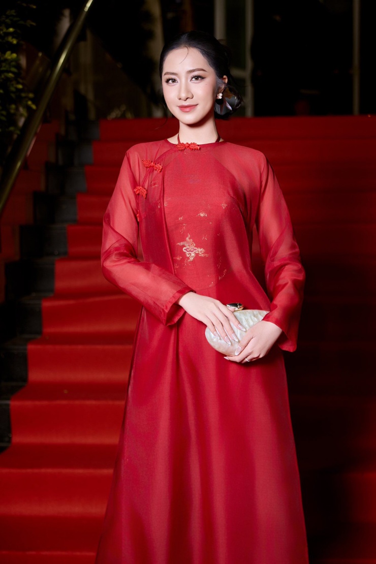 Tuy nhiên, bên cạnh những lời khen, nhiều khán giả cũng bày tỏ sự tiếc nuối khi đến nay Hà Trúc Linh vẫn chưa có cơ hội tham gia một cuộc thi nhan sắc quốc tế với dải sash Việt Nam.