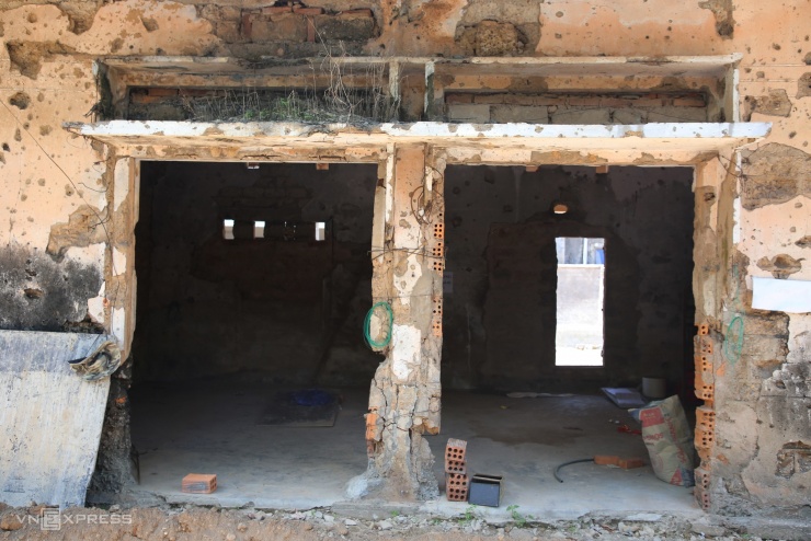 Chống cột thép giữ chứng tích gần thành cổ Quảng Trị - 8