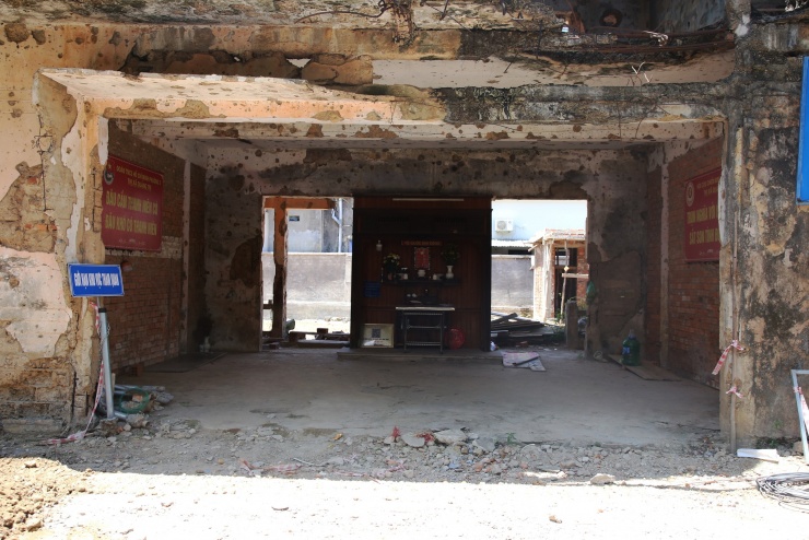 Chống cột thép giữ chứng tích gần thành cổ Quảng Trị - 16