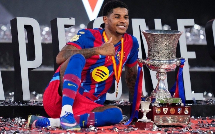 Rashford cùng danh hiệu Siêu Cúp Tây Ban Nha mới giành được tháng trước.