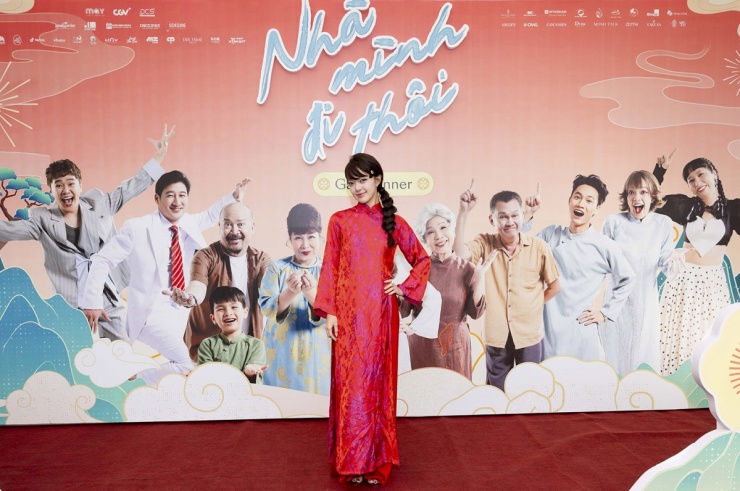 Diễn viên Michelle Lai cũng diện trang phục truyền thống đi sự kiện.