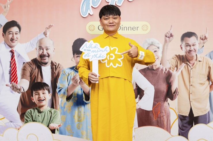 Nhà sản xuất, diễn viên Trịnh Tú Trung đến ủng hộ tác phẩm của đạo diễn Trần Đình Hiền. Anh cho biết bản thân hào hứng vì năm nay phim Việt đa dạng thể loại, nhiều dự án cùng ra rạp vào dịp Tết.