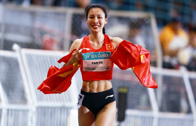 Vận động viên Lê Thị Cẩm Tú đoạt HC bạc nội dung 200 m nữ tại SEA Games 33. Ảnh: Đức Đồng
