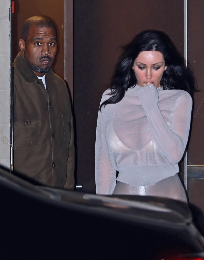 Kanye West và vợ tại Los Angeles hôm 23/1. Ảnh: Backgrid