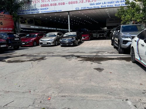 Cửa hàng xe cũ “hút” khách dịp Tết nhờ các hãng không có đủ xe mới cung cấp ra thị trường