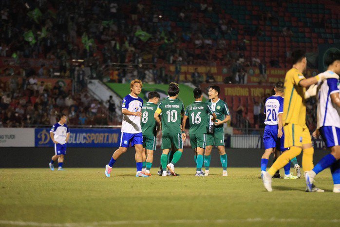 Công Phượng ghi bàn gỡ hòa trước khi được rút ra nghỉ ở giờ giải lao