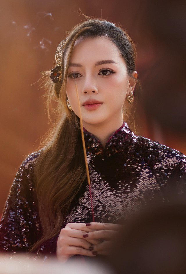 Có lúc cô lại nền nã, đúng tuổi phù hợp với từng hoàn cảnh.