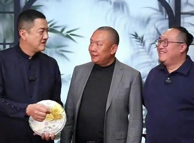 Lý Á Bằng trong livetream 30/1. Ảnh: Weibo