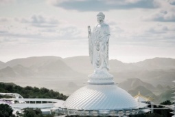 Phối cảnh tượng Phật mạ bạc lớn nhất thế giới ở Thanh Hóa