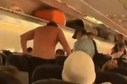 Khách Tây cởi đồ, dọa nhảy khỏi máy bay từ Nha Trang đi Thái Lan