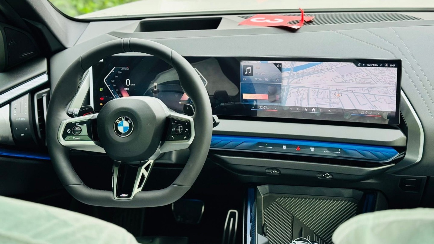 Xe sử dụng động cơ xăng, dung tích 2.0L tăng áp, cho công suất 258 mã lực.