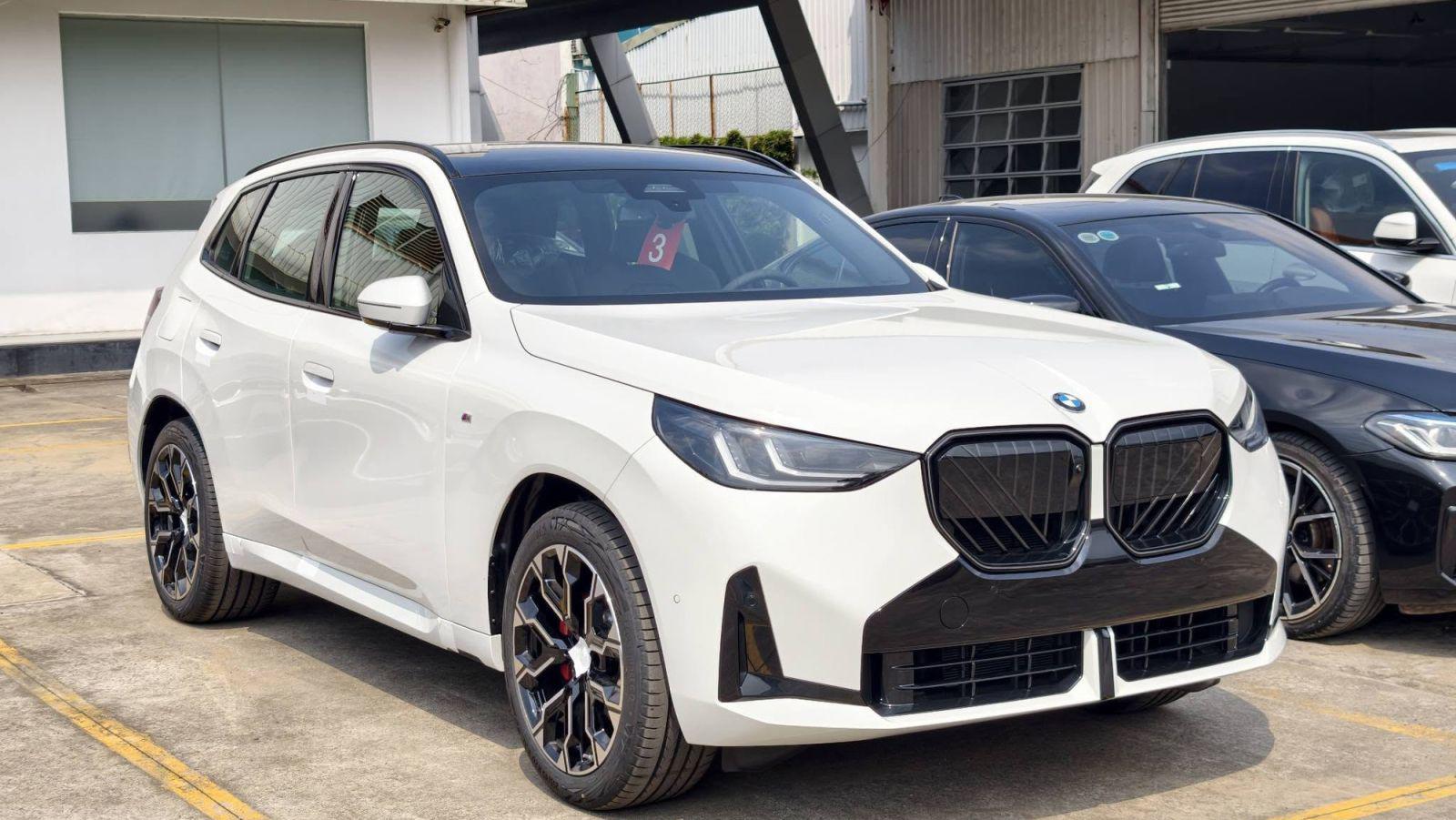 BMW X3 30 M Sport Pro vừa được nhập khẩu về thị trường Việt Nam.