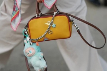 Từ Labubu đến khăn lụa, những xu hướng này sẽ cùng bạn đi trọn vẹn năm 2026