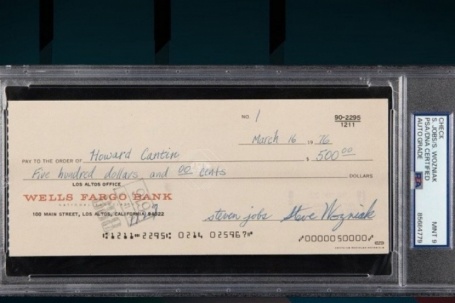 Tấm séc đầu tiên và bo mạch Apple-1 được đấu giá hơn 5 triệu USD