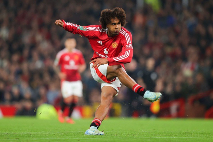 Zirkzee đã tập luyện trở lại