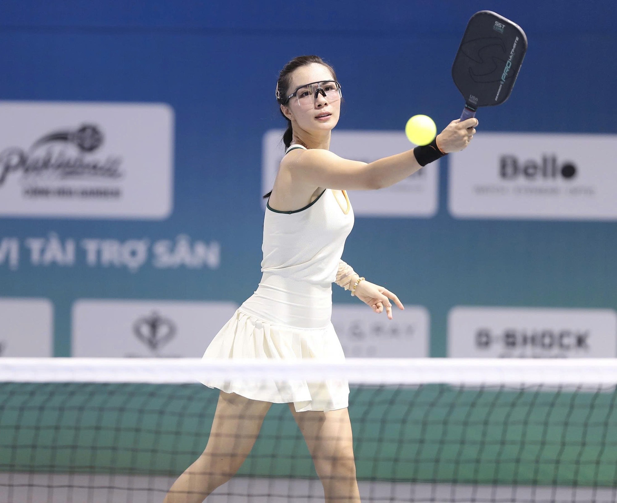 “Thể thao là một phần quan trọng trong cuộc sống hằng ngày của tôi, vì vậy dù chấn thương hay các dịp lễ Tết thì tôi vẫn duy trì tập luyện như một thói quen. Tôi đón Tết tại TP.HCM, chỗ tôi cũng có phòng gym riêng nên tôi vẫn sẽ tập đều đặn mỗi ngày khoảng 60 phút trong dịp Tết và xen kẽ đó là đi bơi. Với tôi đây cũng là một hình thức nghỉ ngơi, thư giãn thú vị”.