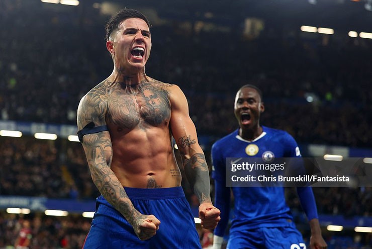 Enzo Fernandez ăn mừng vỡ òa