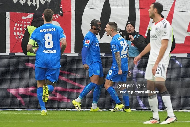 Dàn sao Leverkusen ăn mừng