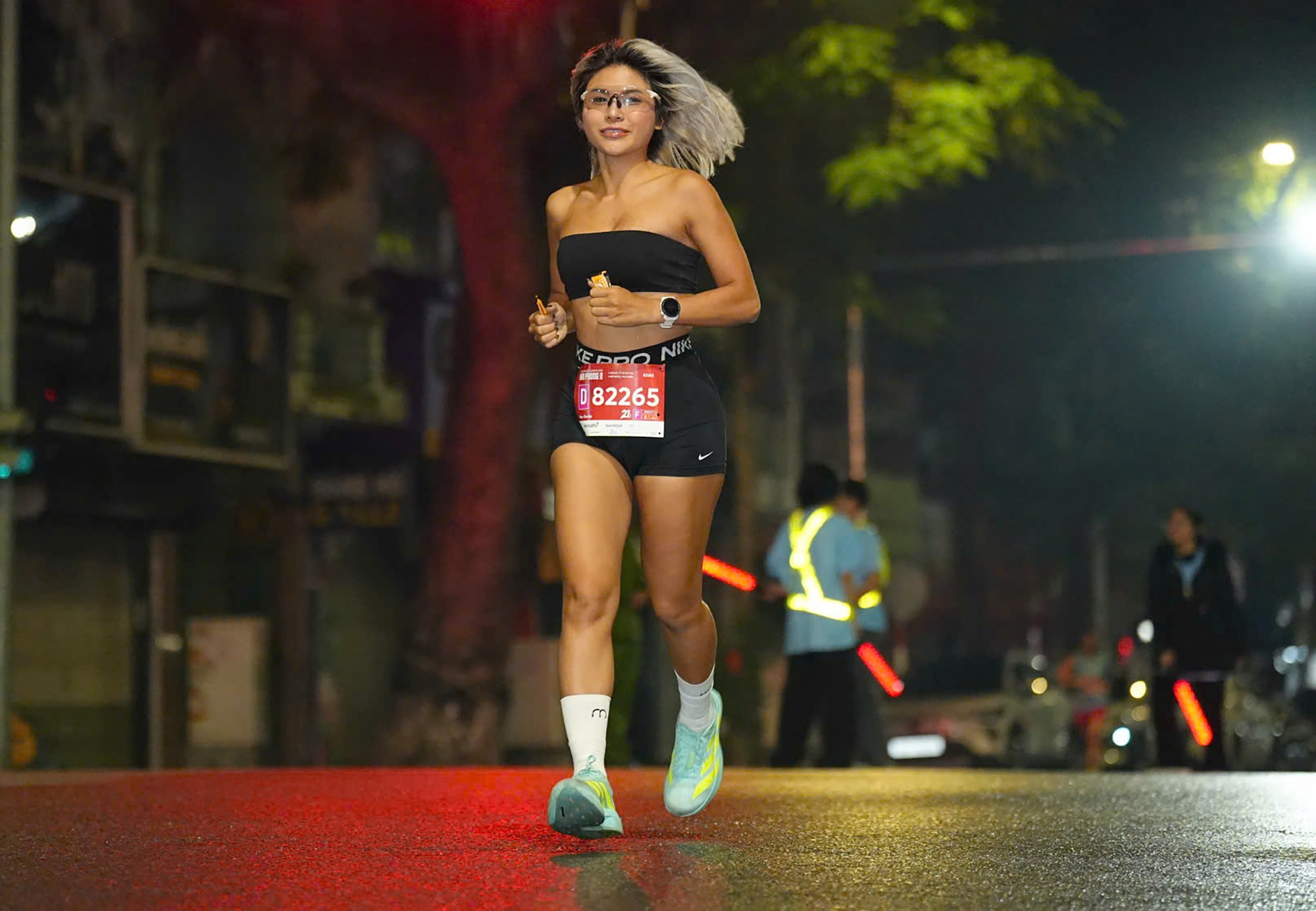 “Cá nhân tôi cảm thấy chạy bộ và thể hình hỗ trợ rất tốt cho nhau nhưng chạy là hoạt động cường độ cao nên cần xen kẽ một cách hợp lý. Khi vào giải đoạn thi thể hình, tôi chỉ chạy 1–2 buổi/tuần để hỗ trợ tim mạch và giảm mỡ”.