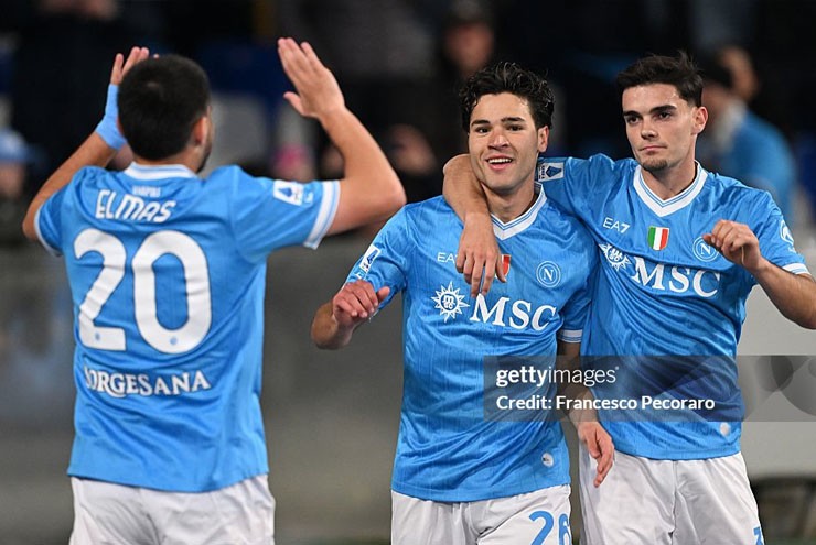 Napoli sớm chọc thủng lưới Fiorentina