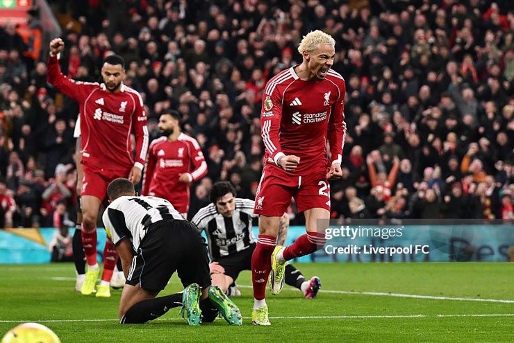 Ekitike có ngày thi đấu chói sáng