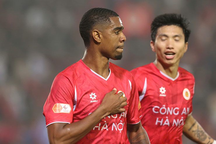Alan lập hat-trick ngay trong hiệp 1 cho CAHN