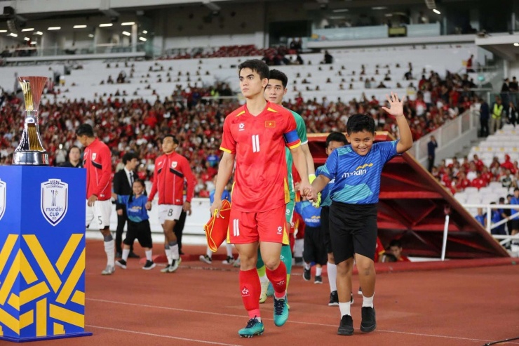 Đội trưởng U23 Khuất Văn Khang: “Dưới thời HLV Kim Sang-sik, U23 Việt Nam học cách hướng về phía trước” - 10