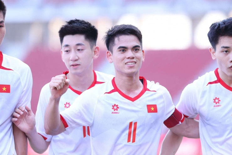 Đội trưởng U23 Khuất Văn Khang: “Dưới thời HLV Kim Sang-sik, U23 Việt Nam học cách hướng về phía trước” - 12