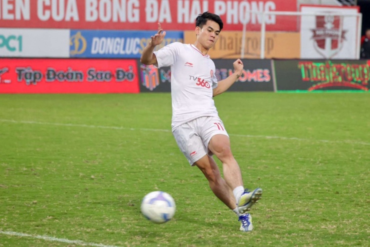 Khuất Văn Khang đã có đóng góp tích
cực vào vị trị thứ 3 của CLB Thể Công Viettel ở mùa giải V-League
2025/26