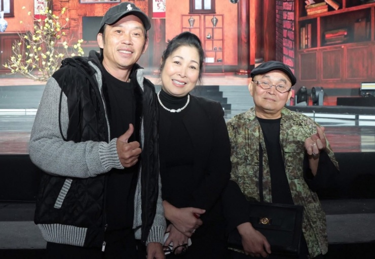 Ảnh sao 2/2: Hồng Vân hội ngộ hai danh hài Hoài Linh, Xuân Hinh - 1