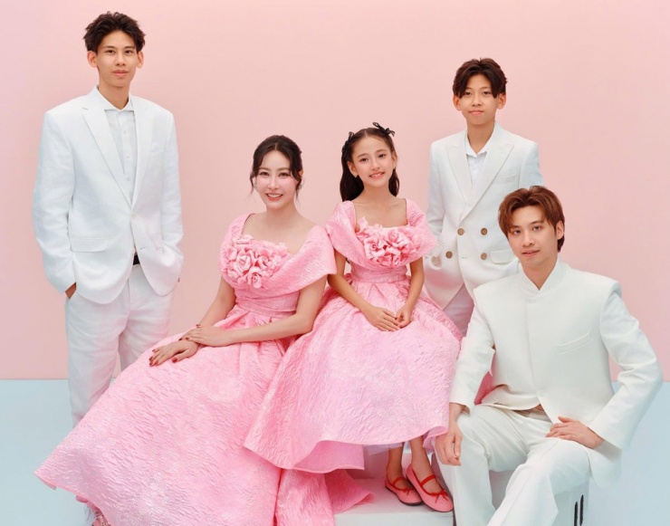 Ảnh sao 2/2: Hồng Vân hội ngộ hai danh hài Hoài Linh, Xuân Hinh - 4