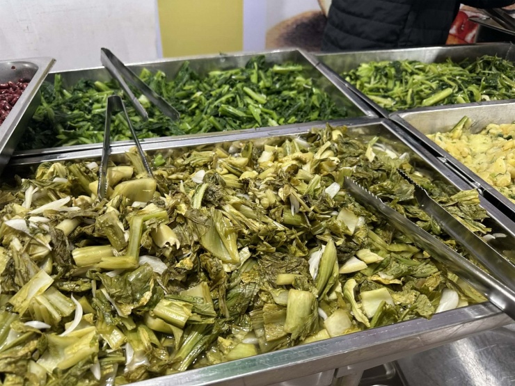 Dưa cải muối là món ăn hằng ngày của nhiều người Việt Nam. Ảnh: Ban Mai