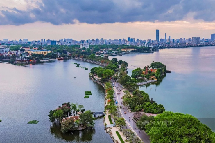 Đường Thanh Niên và khu vực hồ Tây nhìn từ trên cao.