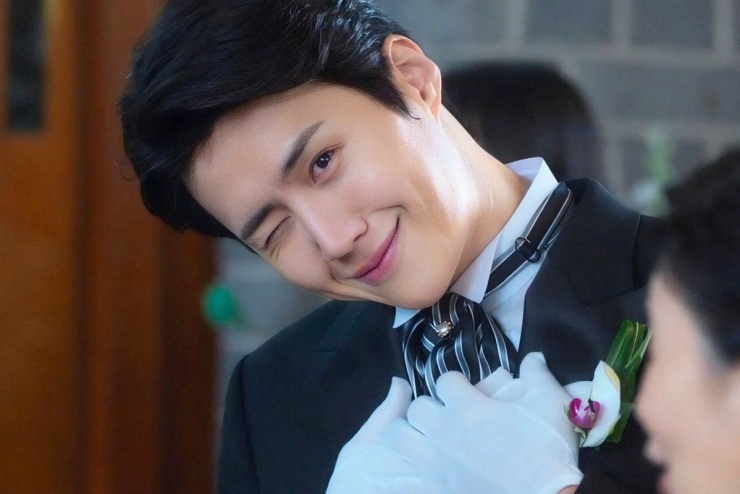 Cái nghiêng đầu nháy mắt "gây bão" của Kim Seon Ho trong Khi cuộc đời cho bạn quả quýt.