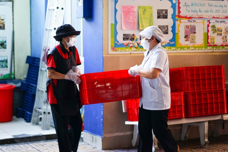 Một trường học ở TPHCM tổ chức bữa ăn bán trú trở lại sau vụ Sago Food - 1