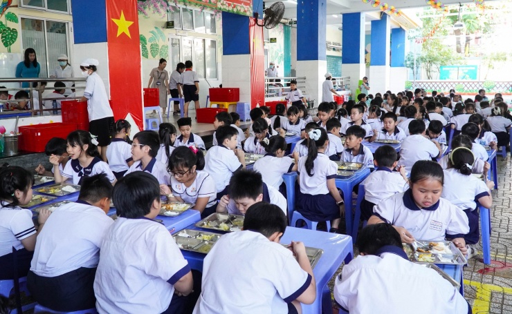 Một trường học ở TPHCM tổ chức bữa ăn bán trú trở lại sau vụ Sago Food - 5
