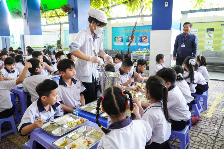 Một trường học ở TPHCM tổ chức bữa ăn bán trú trở lại sau vụ Sago Food - 6